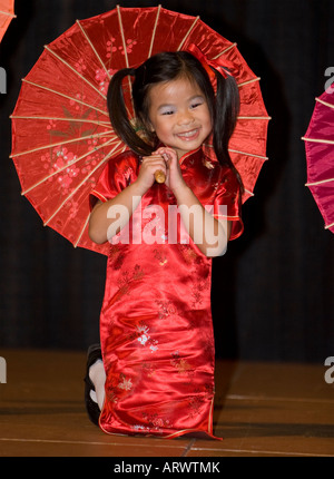 Jeune fille chinoise danseur à Institut des Cultures Texanes Festival Asiatique 2008 Banque D'Images