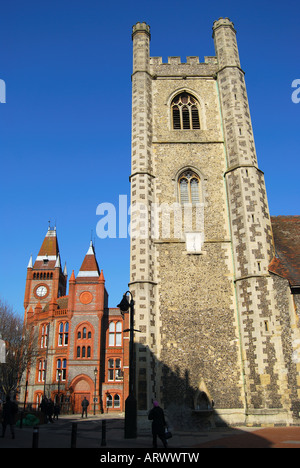L'église Saint-Laurent et tour de ville, le marché du beurre, Reading, Berkshire, Angleterre. United Kingdom Banque D'Images