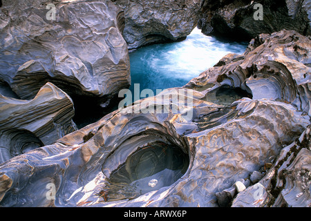 Les roches érodées de la rivière Kicking Horse Parc national Yoho Colombie-Britannique Canada Banque D'Images