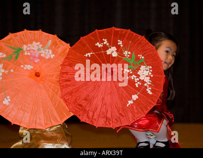 Jeune fille chinoise danseuses à Institut des Cultures Texanes Festival Asiatique 2008 Banque D'Images