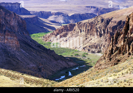 L'Argentine, Patagonie Paysage de la vallée de Rio Pinturas près de la grotte des mains site historique Banque D'Images