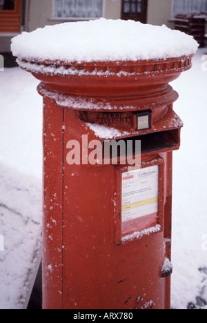 Type de vérin post box après les chutes de neige Banque D'Images