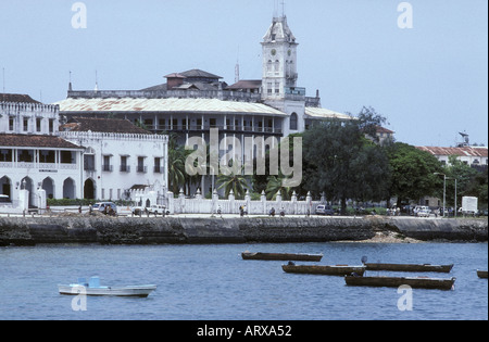 La Maison des Merveilles et le musée du palais Vue du port de Zanzibar Tanzanie Afrique de l'Est Banque D'Images