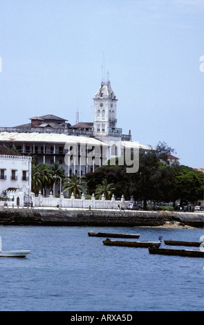 La Maison des Merveilles et le musée du palais Vue du port de Zanzibar Tanzanie Afrique de l'Est Banque D'Images