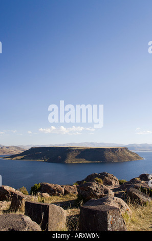 Le site funéraire de l'ancien peuple du Pérou Colla par lac Umayo près de Puno Banque D'Images