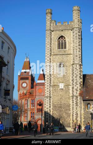 L'église Saint-Laurent et tour de ville, le marché du beurre, Reading, Berkshire, Angleterre. United Kingdom Banque D'Images