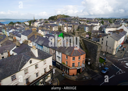 Vue du Château de Caernarvon avec certaines parties de la ville Banque D'Images