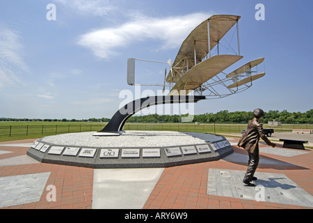Wright Flyer Sculpture par Larry Godwin à la Wright-Patterson AFB à Dayton en Ohio Banque D'Images