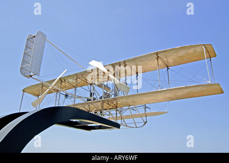 Wright Flyer Sculpture par Larry Godwin à la Wright-Patterson AFB à Dayton en Ohio Banque D'Images