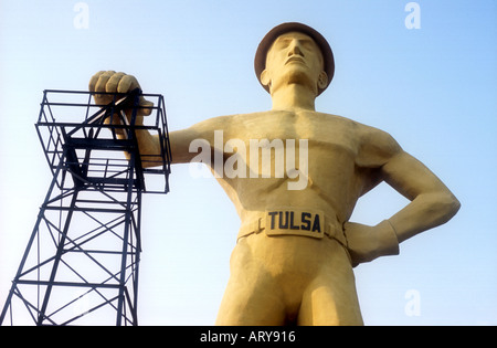 Foreur de pétrole géant homme sculpture à l'ancienne Foire dans Tulsa Oklahoma Mondes Banque D'Images