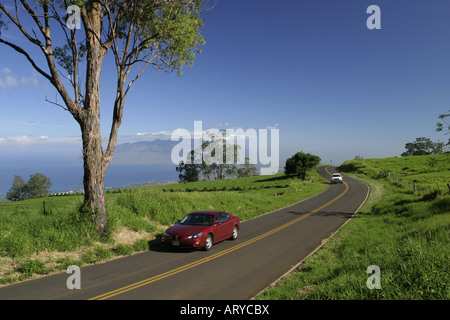 Autoroute à Kula Maui de l'arrière-conducteurs donne occasion de découvrir élevé, vue panoramique sur le centre et l'ouest de Maui. Road Banque D'Images