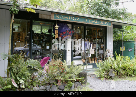 Boutiques de cadeaux et des pittoresques cafés inviter conduite touristique le long de la célèbre route de Hana, Maui Banque D'Images