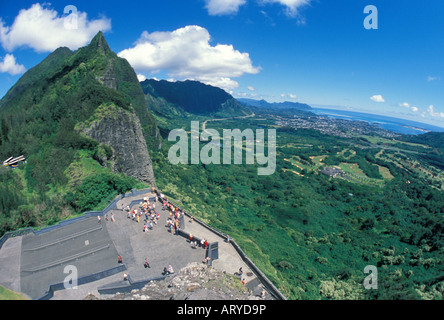 Nuuanu Pali donnent sur une destination incontournable pour toute personne visitant Oahu. Le long de montagnes Koolau, l'offre de spectaculaires surplombent Banque D'Images