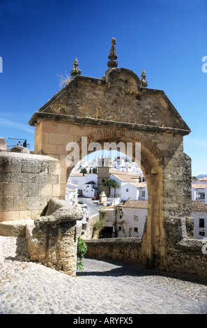 Porte de la ville historique en RHonda,accueil des plus grandes arènes d'Espagne. Banque D'Images