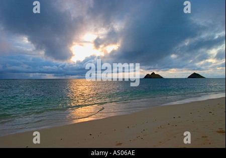 Le lever du soleil sur le Pacifique Lani Kai Oahu Hawaii Banque D'Images