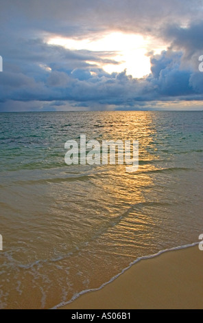 Le lever du soleil sur le Pacifique Lani Kai Oahu Hawaii Banque D'Images