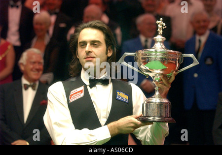 Ronnie O Sullivan vainqueur du Championnat du Monde de l'ambassade 2004 Snoker Banque D'Images