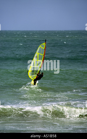 Planche à voile à Cowes sur l'île de Wight Angleterre UK Banque D'Images