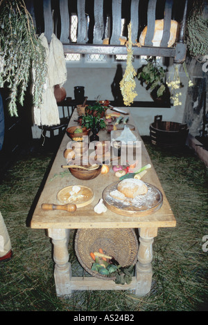 Table de cuisine médiévale maison élisabéthaine Plas Mawr Conwy Conway North Wales Cymru GO Grande-bretagne UK United Kingdom Banque D'Images