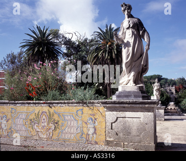 Oeiras, Barockgarten Palacio do Marques de Pombal, ab, 1737 Araucarias-Terrasse mit Skulpturen Banque D'Images