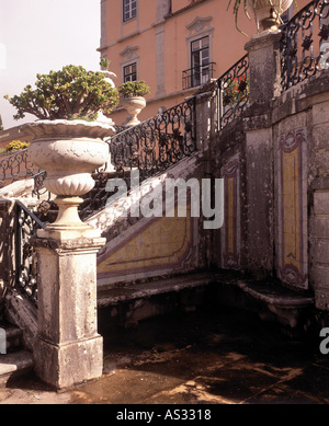 Oeiras, Barockgarten Palacio do Marques de Pombal, ab 1737 Vasenschmuck doppelläufigen, an der Treppe zum Palast Banque D'Images