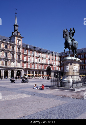 Madrid, Plaza Mayor, Casa de la Panaderia Statue und Philipp III Banque D'Images