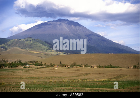 Le Mont Meru au nord d'Arusha en Tanzanie du Nord Afrique de l'Est Banque D'Images