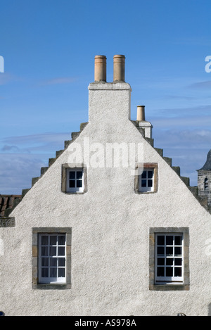 dh CULROSS FIFE Scottish blanchies à la chaux maison historique village pignon fin pas à pas maisons étagées architecture écossaise extérieur toit britannique Banque D'Images