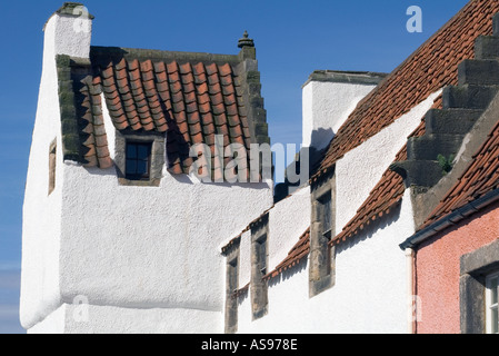 dh l'étude CULROSS FIFE maison blanchie à la chaux village historique tradition pantiles tuiles maisons blanches écossaises toit pantiled toit à gradins Banque D'Images