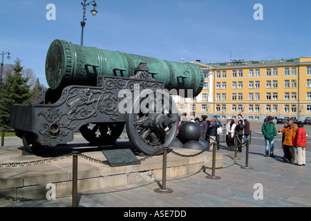 La Russie Moscou Le Tsar Cannon dans le complexe du Kremlin pèse 40 tonnes exprimées en 1586 Banque D'Images