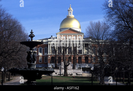 La Massachusetts Statehouse sur Beacon Hill à Boston vue de Boston Common Banque D'Images