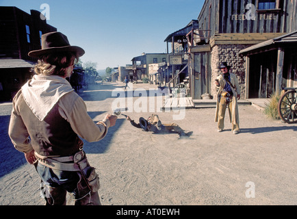 Une maquette de coups dans les rues de Old Tucson Studios et décor de cinéma à Tucson en Arizona dans le désert de Sonora Banque D'Images