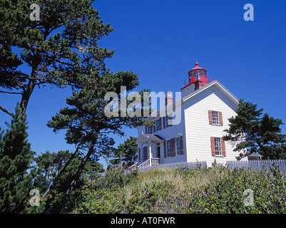 Une vue sur le quartier historique de Yaquina Bay Lighthouse à Newport Oregon Banque D'Images