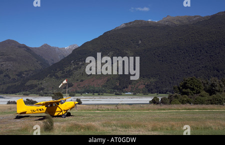 Avion Cessna, prendre les gens sur un vol panoramique, dans le cadre de l'expérience de la Sibérie, Makarora, île du Sud, Nouvelle-Zélande Banque D'Images