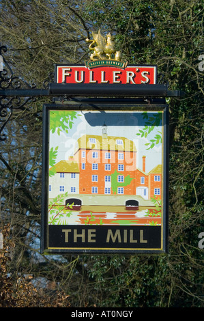 L'usine Pub et Restaurant Sign Elstead Surrey UK Banque D'Images
