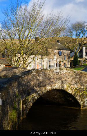 Pont sur Malham Beck Malham Yorkshire Dales England Banque D'Images