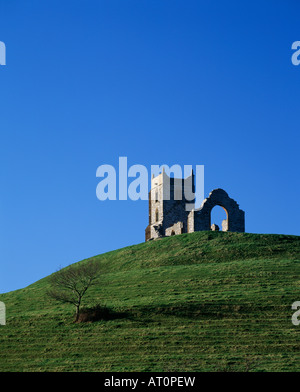 La ruine de l'église St Michaels sur le haut de Burrow Mump à Burrowbridge, Somerset, Angleterre. Banque D'Images