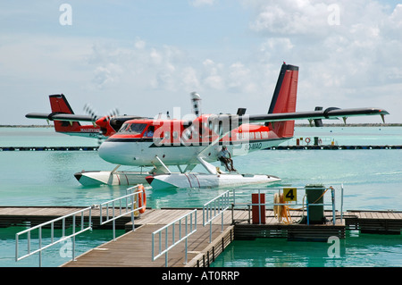 Close up of a horizontal sea plane arrivant dans les Maldives par une belle journée ensoleillée Banque D'Images