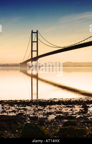 Le Humber Bridge est le cinquième plus grand pont suspendu à travée unique au monde Banque D'Images