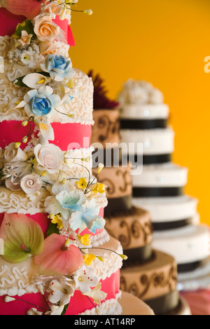 Gateau De Mariage Dans Une Fenetre De Boulangerie Uk Photo Stock Alamy