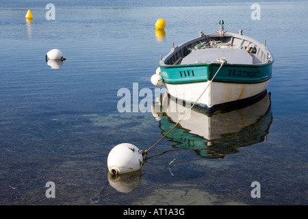 Bateau de pêche provençal traditionnel appelé pointu Photo Stock - Alamy