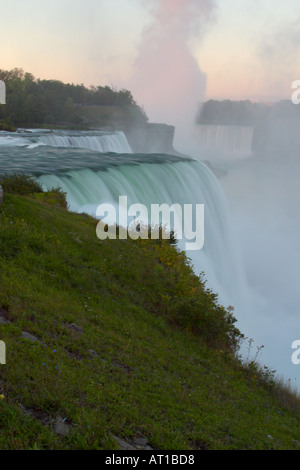 Matin Vue sur les chutes du Niagara Les chutes américaines New York Banque D'Images