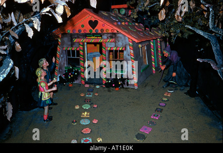 Hansel et Gretel tableau au Rock City Gardens, Lookout Mountain, Tennessee, ch. 1955 Banque D'Images