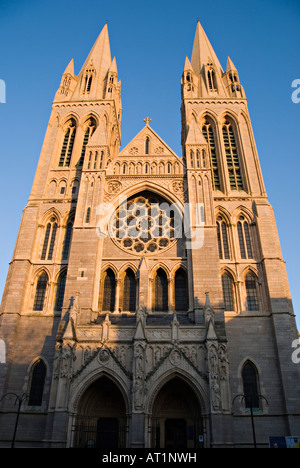 La cathédrale de la Bienheureuse Vierge Marie, Truro, Cornwall, UK (1880-1910). L'avant de l'ouest. Banque D'Images