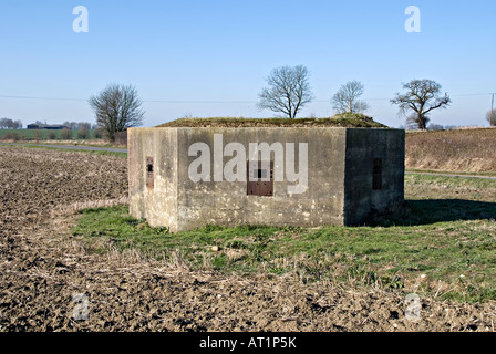 La Deuxième Guerre mondiale, casemate de béton ou un bunker près de Lavenham, Suffolk, UK Banque D'Images