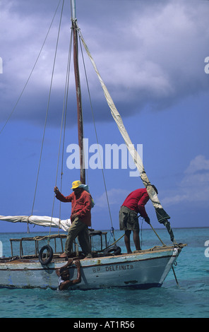 Les pêcheurs de l'île de Sanoa Parque Nacional del Este East National Park Républicaine dominicaine Banque D'Images