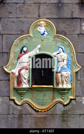 Fontaine publique commémorative victorienne dans le centre-ville de Merthyr Tydfil dans les vallées du sud du Pays de Galles UK Banque D'Images