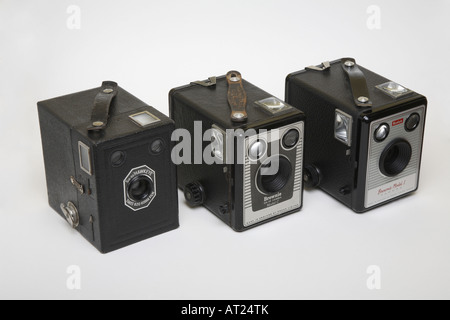 Trois appareils de type Kodak Six-20, Hawkeye, Brownie Six-20 Camera model C, et Brownie Model 1 Banque D'Images