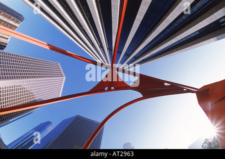 La Bank of America Plaza, le centre-ville de Los Angeles avec quatre arches sculpture conçue en 1974 par Alexander Calder Banque D'Images