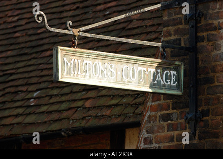 Enseigne à l'extérieur de l'miltons cottage museum à buckinghamshire dans buckinhamshire Banque D'Images